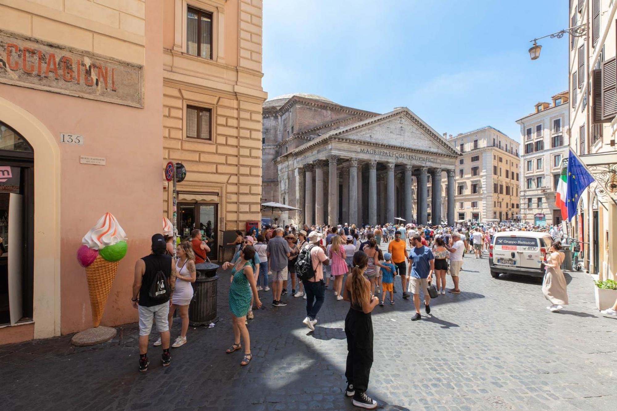 Iflat Pantheon'S Roomy And Friendly Apartment Рим Екстериор снимка